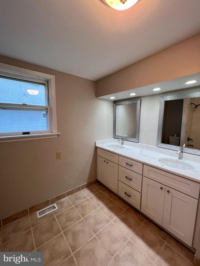 41 N Clinton Ave, House other with 3 bedrooms, 1 bathrooms and null parking in MAPLE SHADE NJ | Image 11