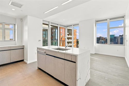 12g-13327 39th Avenue, New York, NY, 11354 | Card Image
