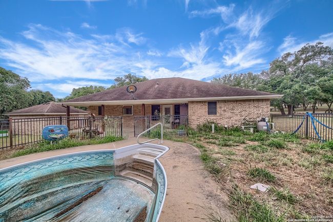 727 Falling Leaves Dr, House other with 3 bedrooms, 3 bathrooms and null parking in Adkins TX | Image 15
