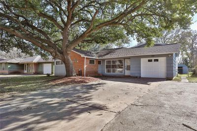 104 Palm Lane, House other with 4 bedrooms, 2 bathrooms and null parking in Lake Jackson TX | Image 2