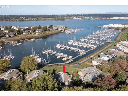 419 N Tomahawk Island Dr, Portland, OR, 97217-7921 | Card Image