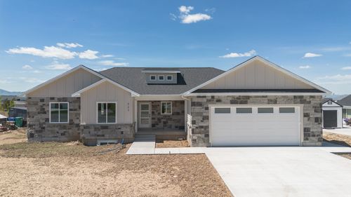 527 N 100 W, Hyde Park, UT, 84318-4069 | Card Image