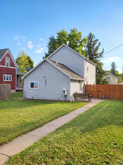 310 14th Ave W, Ashland, WI, 54806-1234 | Card Image