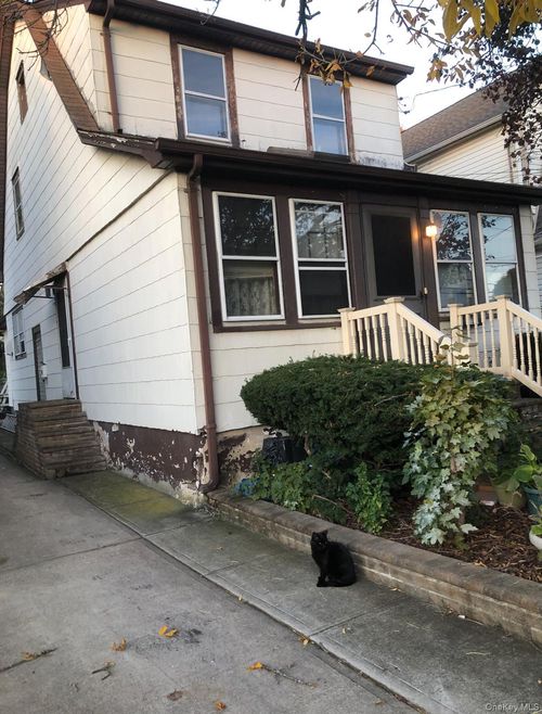 119 Pilgrim Pl, Valley Stream, NY, 11580-5338 | Card Image