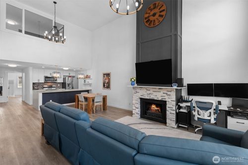 apt-405-2219 14th Ave W, Seattle, WA, 98119-2445 | Card Image