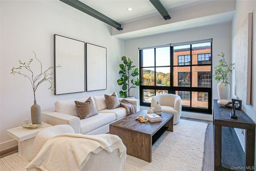 418-70 Memorial Plz, Pleasantville, NY, 10570-3073 | Card Image