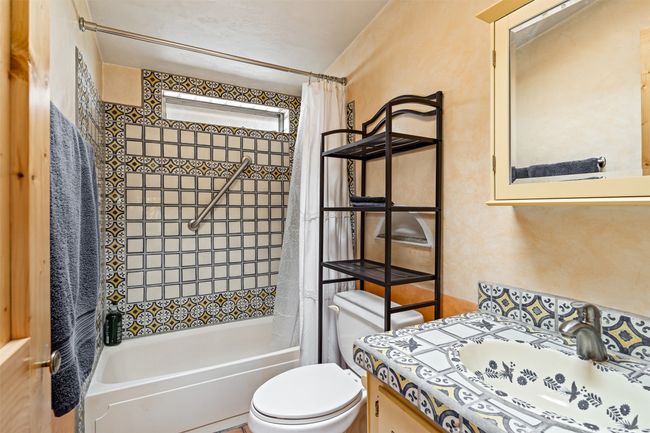 Guest bathroom | Image 28