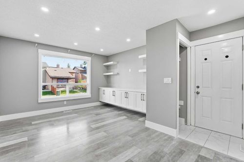 99 Pinecliff Close Ne, Calgary, AB, T1Y4N4 | Card Image