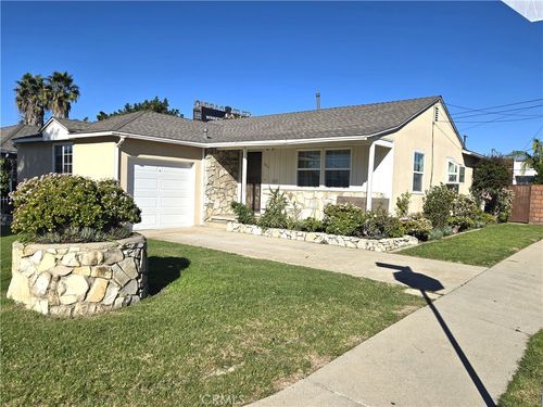 825 W 144th St, Gardena, CA, 90247-2768 | Card Image