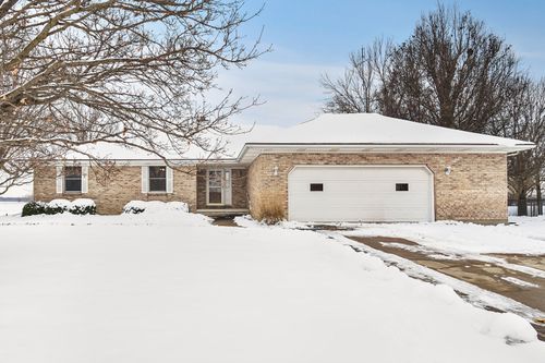 582 Fairway Dr, El Paso, IL, 61738-1748 | Card Image