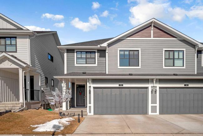 12 Harvest Grove Common Ne, Home with 3 bedrooms, 2 bathrooms and 4 parking in Calgary AB | Image 2
