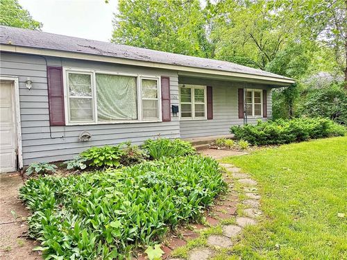 1126 Highland Dr, Lawrence, KS, 66044-4522 | Card Image