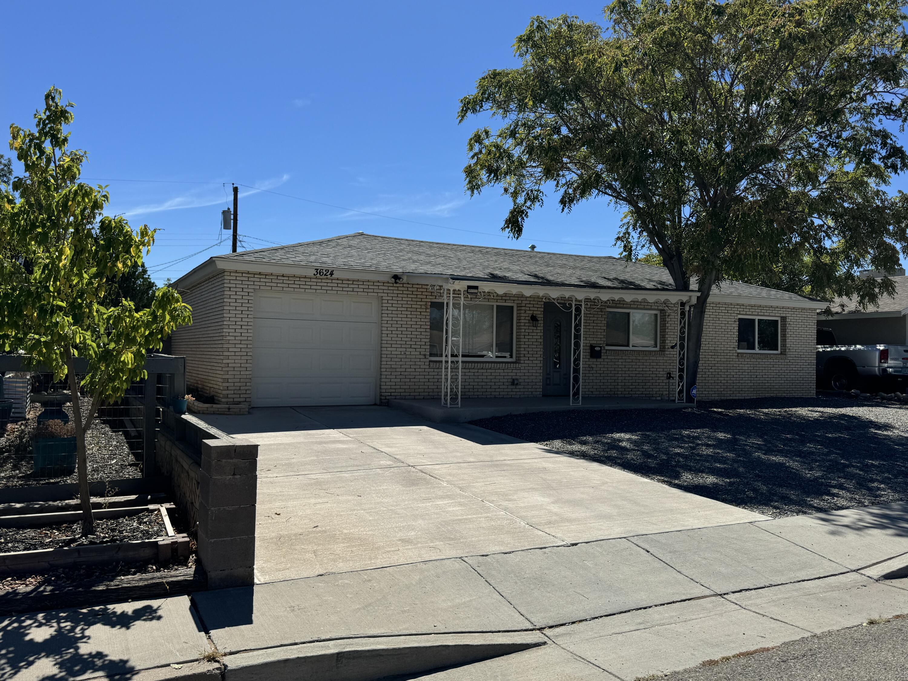 Cherokee Rd, Albuquerque, NM 87110