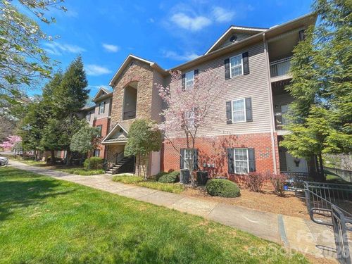 415 Appeldoorn Cir, Asheville, NC, 28803-6107 | Card Image