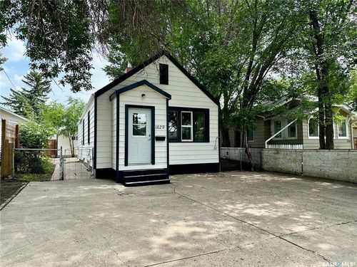 1020 Av K N, Saskatoon, SK, S7L2N6 | Card Image