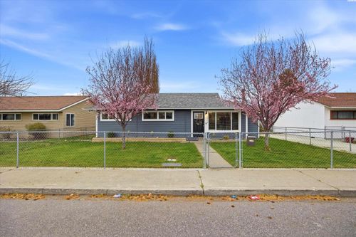 1715 N 15th Ave, Pasco, WA, 99301-3537 | Card Image