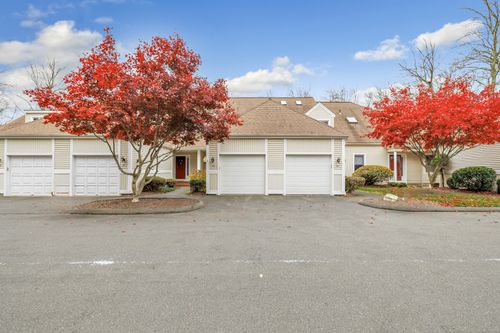 304-304 Summerfield Gdns, Shelton, CT, 06484-6301 | Card Image