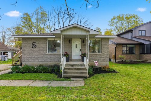 533 Ainley Street, Huron East, ON, N0G1H0 | Card Image