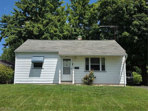 1068 Liberty St, Salem, OH, 44460-3522 | Card Image