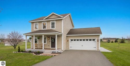 338 Kratky Dr, Traverse City, MI, 49696-1181 | Card Image