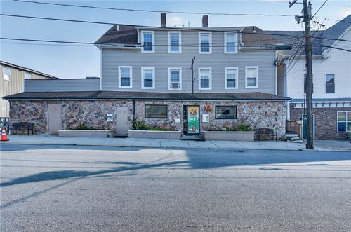 350 River St, Woonsocket, RI, 02895-2943 | Card Image