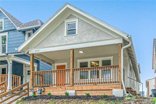 2532 Charlotte St, Kansas City, MO, 64108-2711 | Card Image