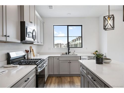 3-2076 S Holly St, Denver, CO, 80222-4884 | Card Image