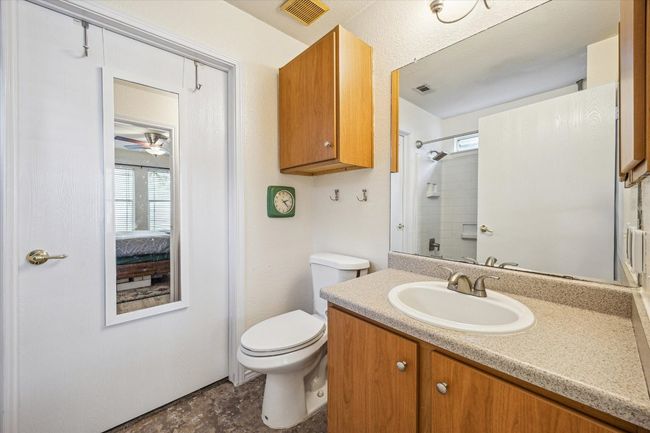 Primary Bathroom | Image 13