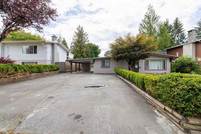 22950 Rogers Avenue, House other with 4 bedrooms, 2 bathrooms and 6 parking in Maple Ridge BC | Image 2