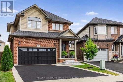 209 Echovalley Drive, Hamilton (Stoney Creek Mountain), ON, L8J0H1 | Card Image