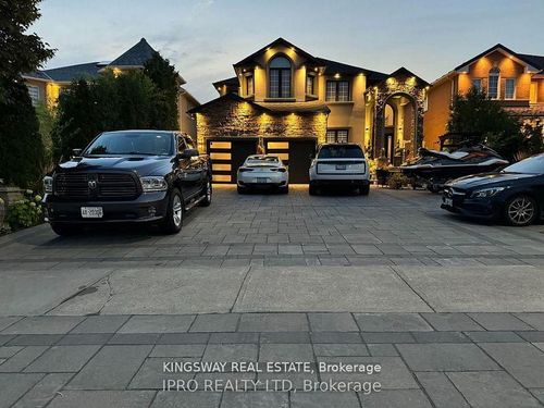 923 Bristol Rd W, Mississauga, ON, L5V2N9 | Card Image
