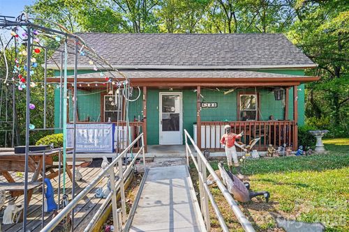 1730 2nd Street Pl Sw, Hickory, NC, 28602-5235 | Card Image