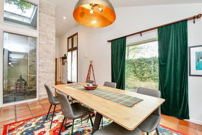 Any kind of dining that brings family and friends together, big or small, casual or formal, is surrounded with a natural vibe, and enjoyed through huge picture windows and natural light. | Image 12