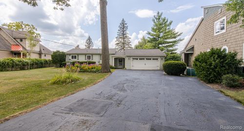 8701 Sherwood Dr, Davisburg, MI, 48350-1929 | Card Image