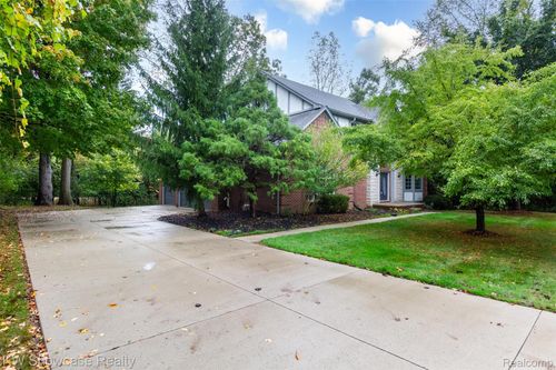 30950 Bruce Ln, Franklin, MI, 48025-1504 | Card Image