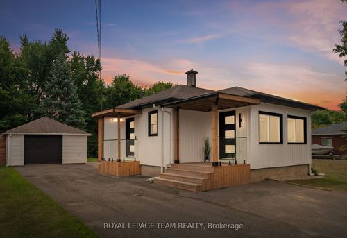 8108 Victoria St, Metcalfe, ON, K0A2P0 | Card Image