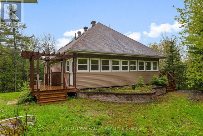 28084 Highway 41, House other with 5 bedrooms, 2 bathrooms and 5 parking in Renfrew ON | Image 5