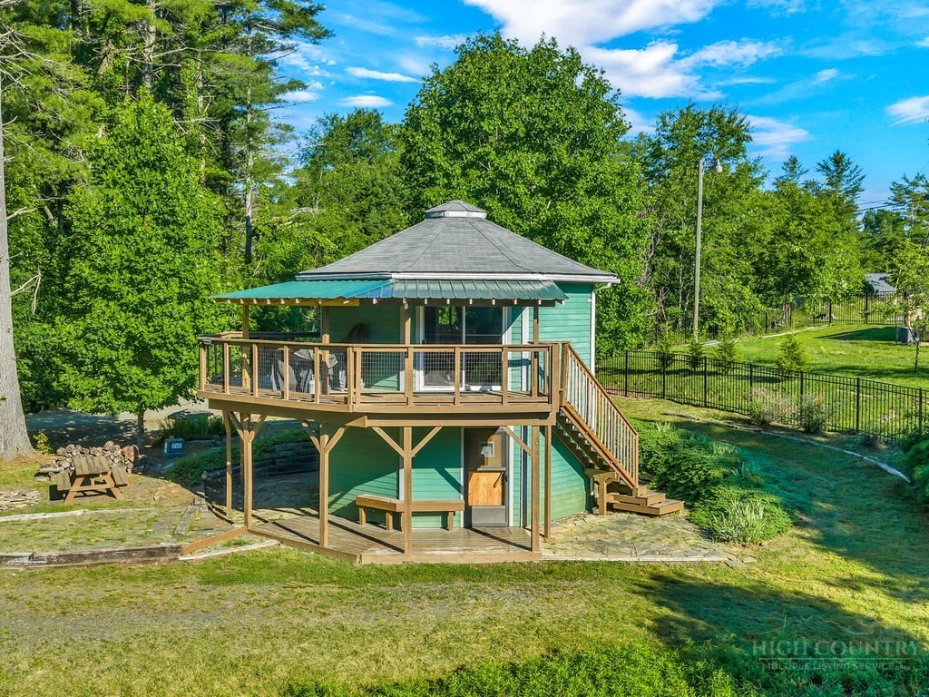Residential in West Jefferson
