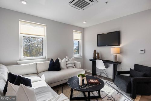 a320-3449 Scotts Lane, PHILADELPHIA, PA, 19129 | Card Image