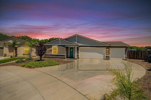 2428 Wolf Creek Pl, Tulare, CA, 93274-3251 | Card Image