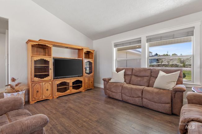 9248 Rolling Hills Ct, House other with 3 bedrooms, 2 bathrooms and 3 parking in Nampa ID | Image 7