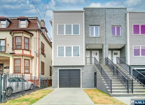 85 3rd Ave, Newark, NJ, 07104-2700 | Card Image