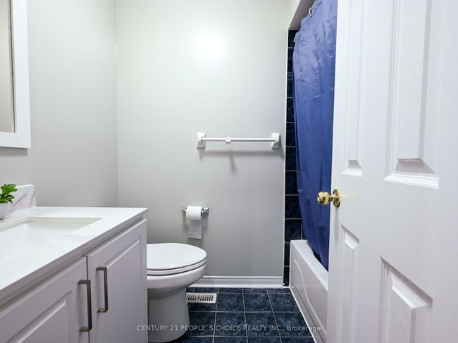22 Gilgorm Rd, Condo with 3 bedrooms, 3 bathrooms and 1 parking in Brampton ON | Image 32