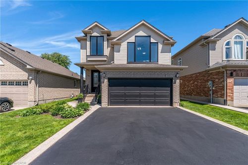 11 Goodwood Court, Cambridge, ON, N1R8M7 | Card Image