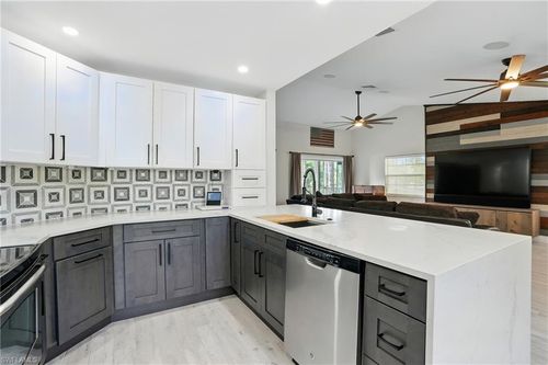 j202-9624 Crescent Garden Dr, NAPLES, FL, 34109-4547 | Card Image