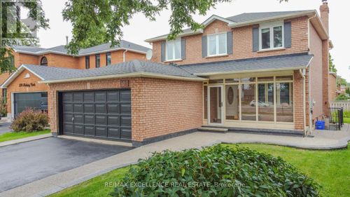 303 Hickory Cir, Oakville, ON, L6H4V3 | Card Image