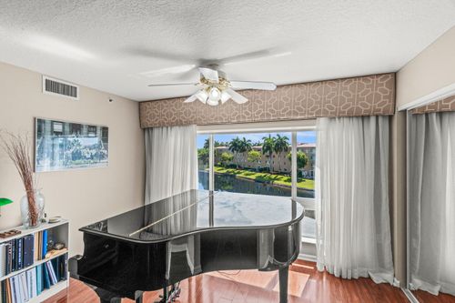 401-12560 Majesty Cir, Boynton Beach, FL, 33437-7213 | Card Image
