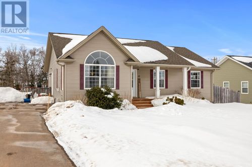 11 Picton Beete Cres, Stratford, PE, C1B0C1 | Card Image
