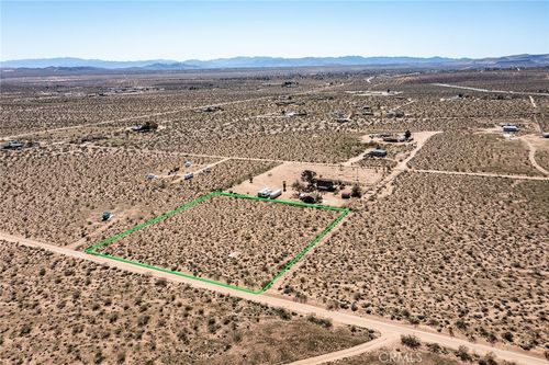 55875 Desideria Dr, Landers, CA, 92285 | Card Image