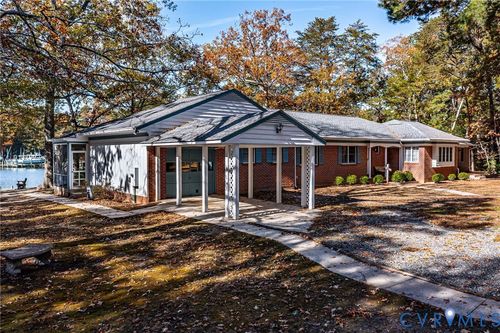 492 Pine Reach Dr, Kilmarnock, VA, 22482-3706 | Card Image